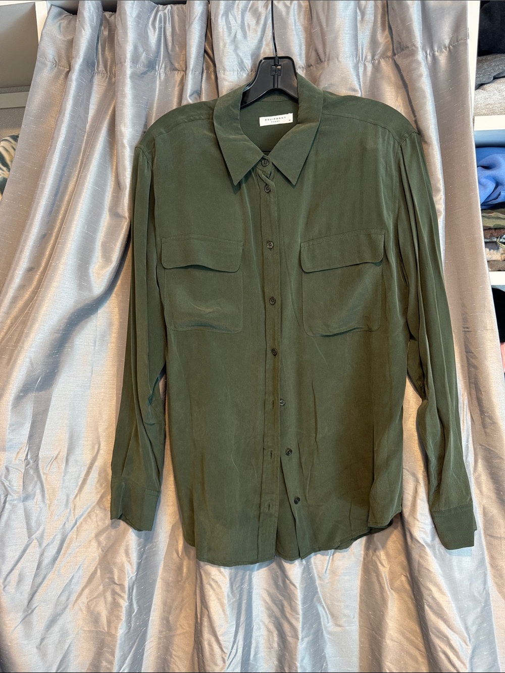 Equipment Forest Green Button-Down Silk Shirt size Medium